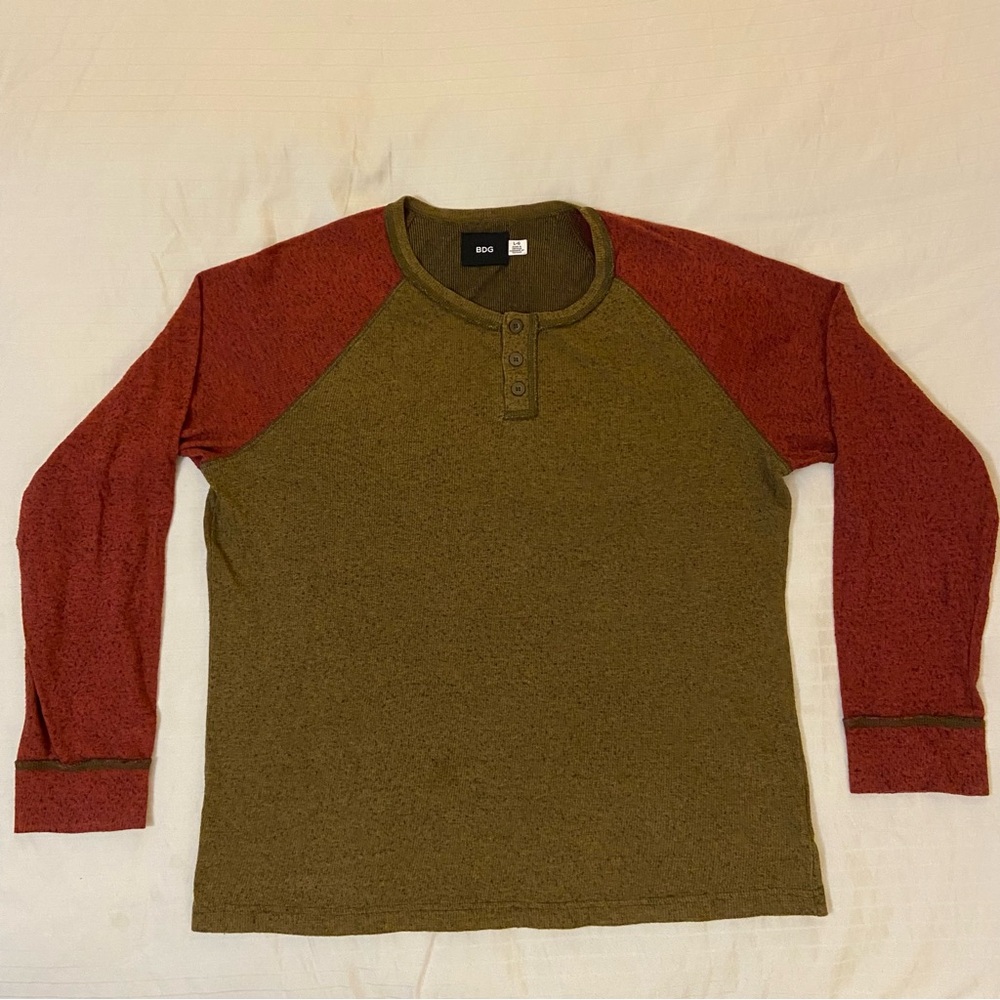 BDG long sleeve 3 button thermal shirt red/brown sz L